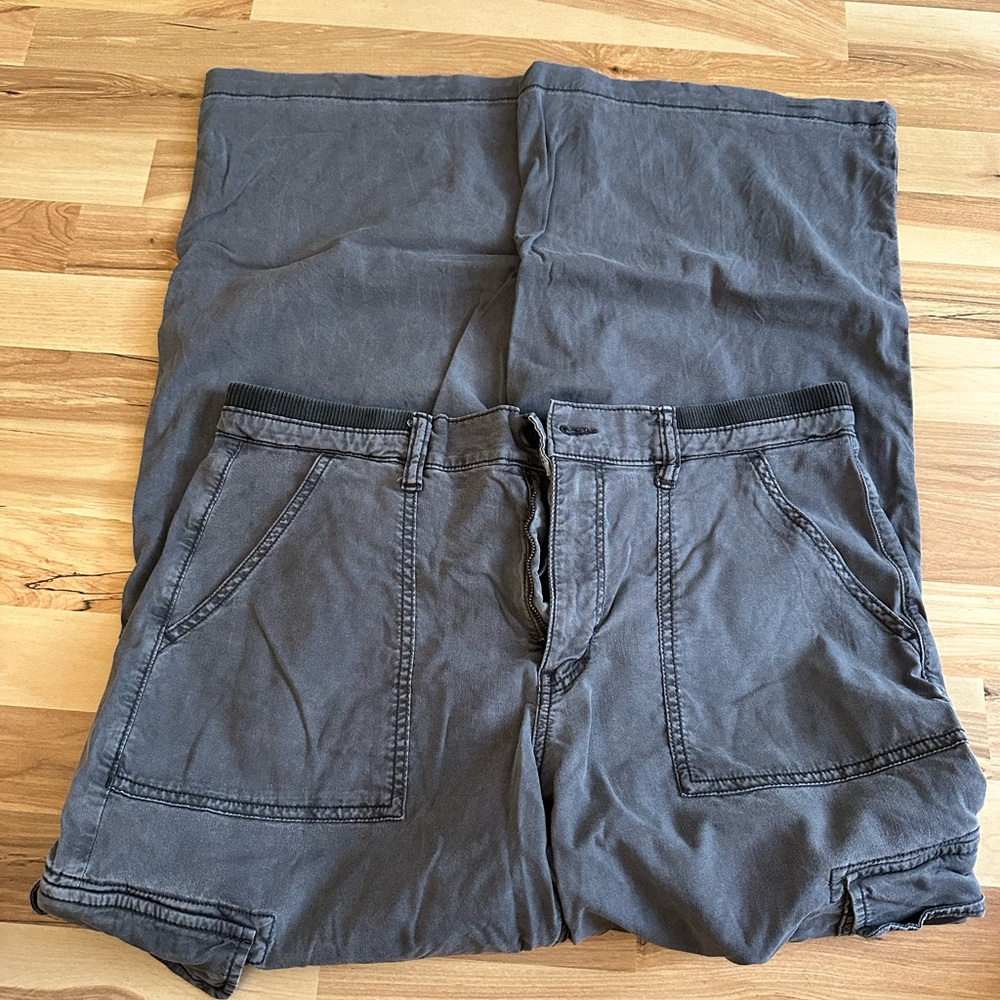 American Eagle Dreamy Drape Stretch Cargo Super High Waisted Baggy Wide Leg Pant